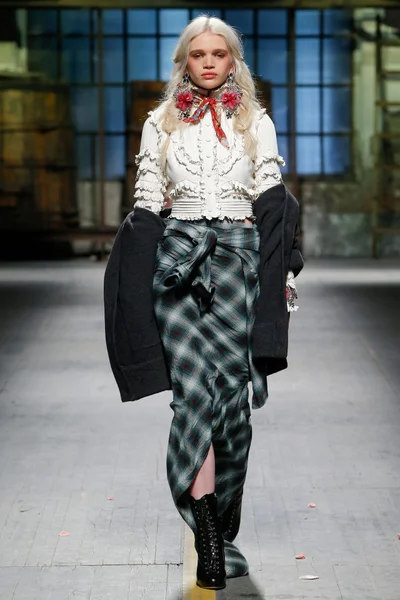 Look 30